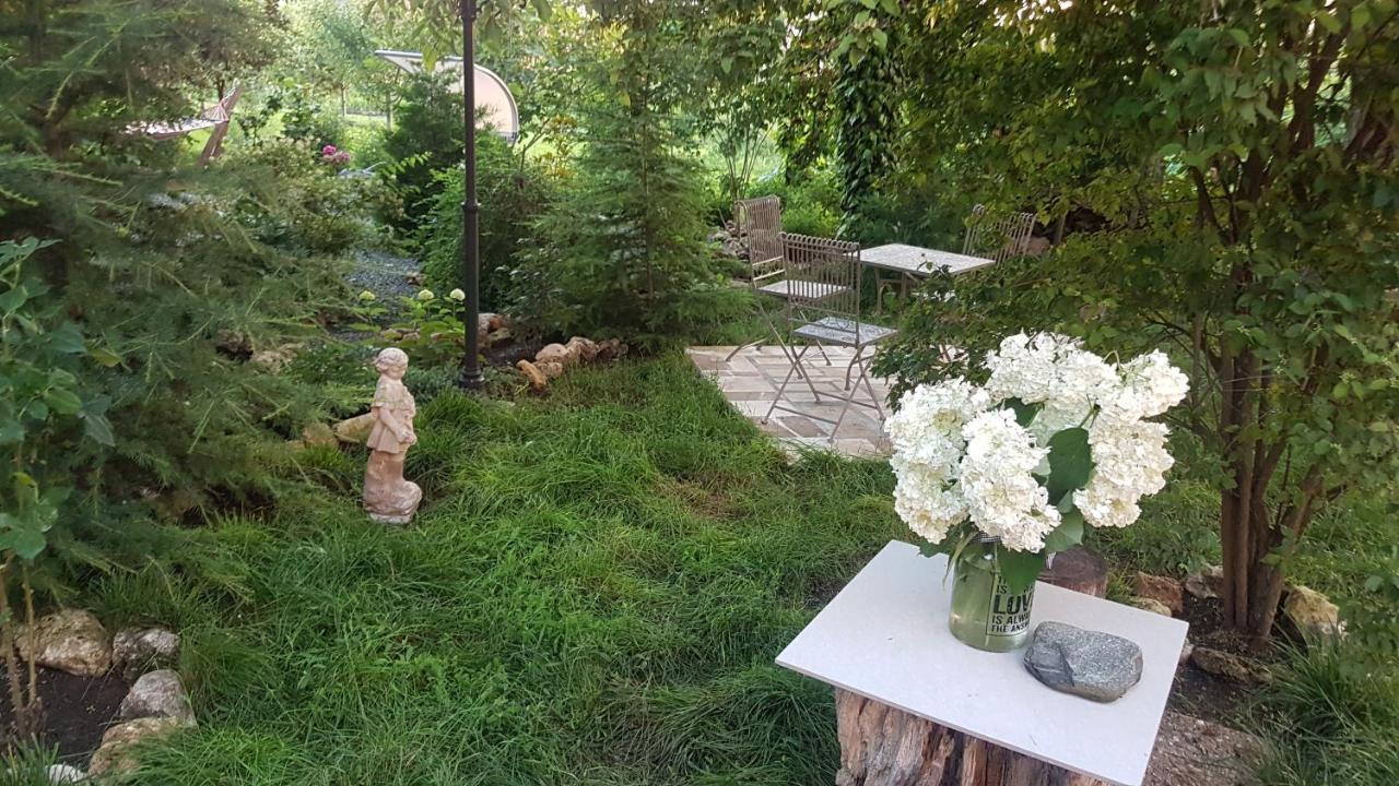 Casa Magnolia Hotel Douazeci si Trei August Bagian luar foto