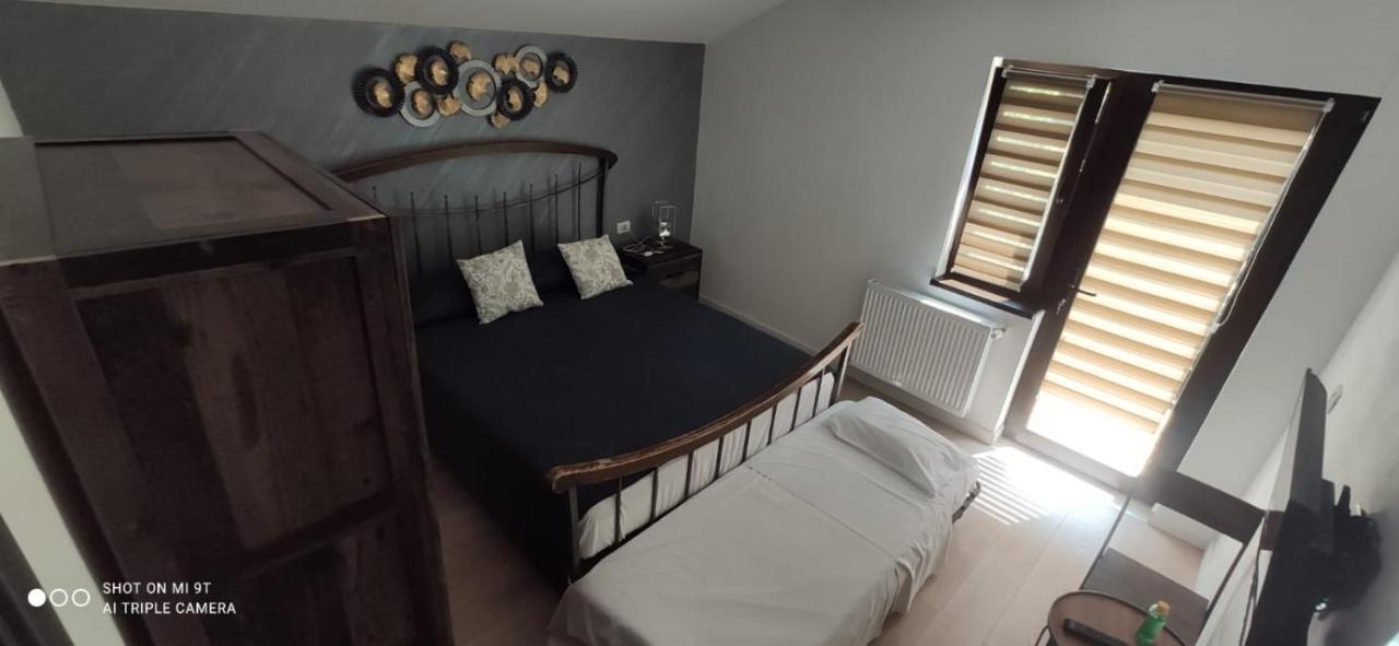 Casa Magnolia Hotel Douazeci si Trei August Bagian luar foto